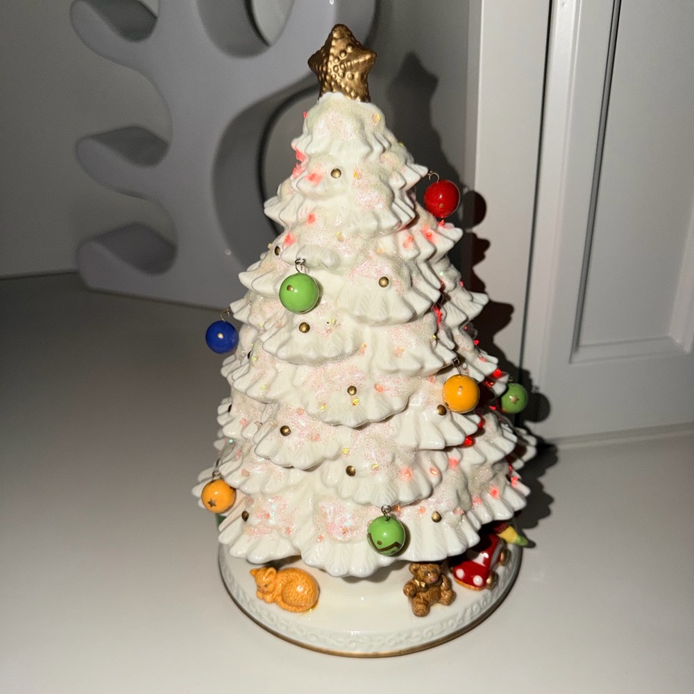 2004 Vintage AVON Fiber Optic Porcelain White Christmas Tree Decoration Like New